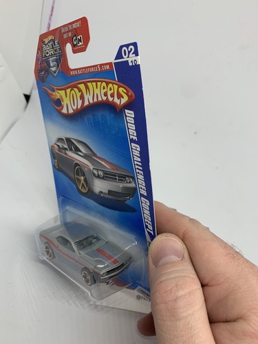 Hot Wheels 2009 Faster Than Ever Dodge Challenger Concept Silver Red Stripe MOC - Picture 4 of 5
