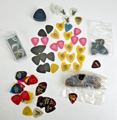 Huge Lot Logo Guitar Picks Larrivee Dunlop Tortex Martin DAndrea Clayton Fender