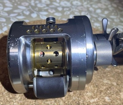 SHIMANO CALCUTTA CONQUEST 100DC ZPI Carbon Handle Fishing Reel