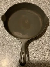 Antique Pre-Griswold “Erie” Erie 8 Cast Iron Skillet Frying Pan SITS FLAT