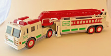2000 Hess Fire Truck w/ Extension Ladder  Lights New In Original Box