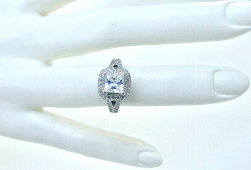 Anello di fidanzamento Neil Lane in oro bianco 14 carati con diamanti incastonati - Foto 2 di 8