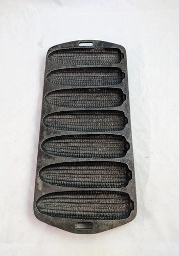 Lodge Cast Iron 7 Stick Corn Cob Cornbread Muffin Mold Pan 27C USA 12.5" VTG