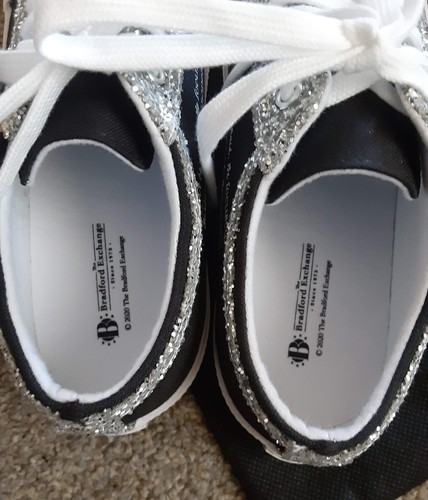 Bradford Exchange Michelle Obama Sneaker con Sentimento un glitter argento con borsa - Foto 4 di 4