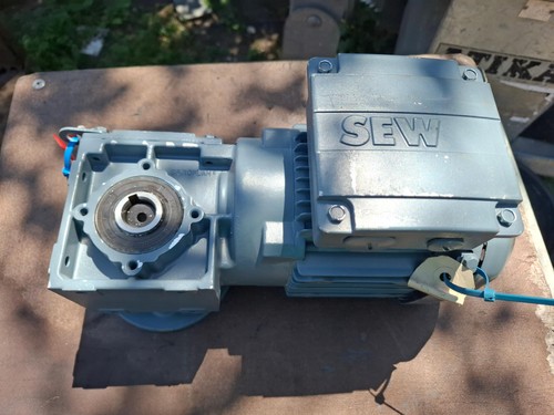 Motorreductor espiroplan SEW WAF20 DRS71S4 0,37 kW 1410 rpm brida IEC B5 - Imagen 3 de 4