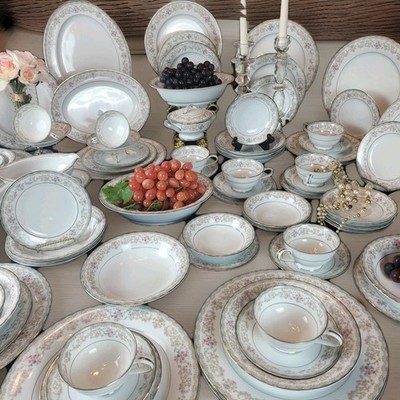 Noritake 花柄 ファインチャイナ皿 5枚セット NORITAKE Edgewood - 61 Pcs. Dinnerware Set, Pink & Blue Flowers