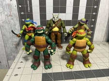 TMNT  Figures Teenage Mutant Ninja Turtles Viacom Lot Of 5 No Accessories. 4.75”
