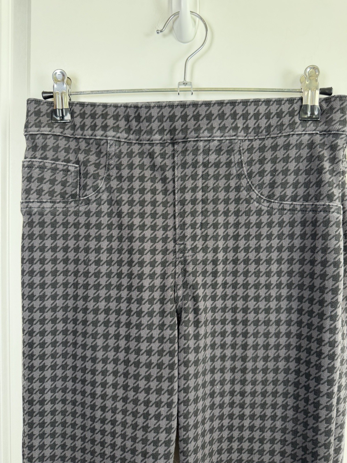 Spanx Houndstooth Patterned Leggings - image 3