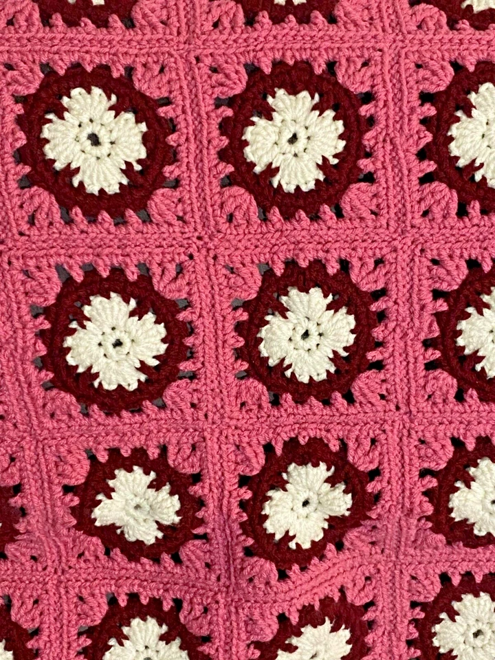 Abuela Cuadrada Ganchillo Hecho a Mano Rosa Afgana/Marate/Blanco 51" x 36" Foto 3 de 4