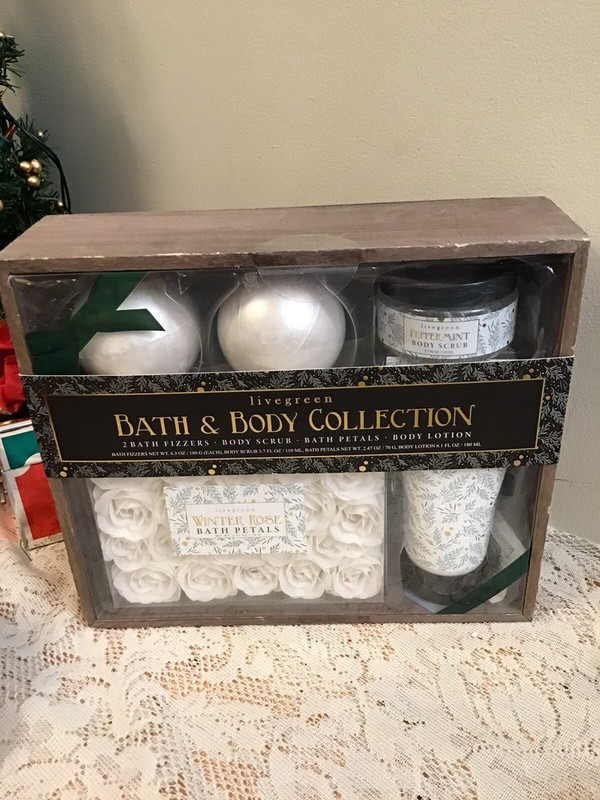 Livegreen Bath & Body Collection Gift Set w Bath Petals, scrub, lotion & Fizzers