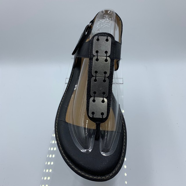 Euro Soft by Sofft black leather t-strap sandals with metal bead accents US 8M | eBay