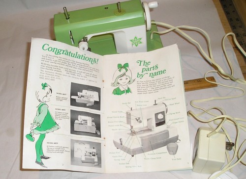 Vintage Crystal Toy Sewing Machine - Japan - Runs - 110V or 2 "D" Batteries - Picture 9 of 10