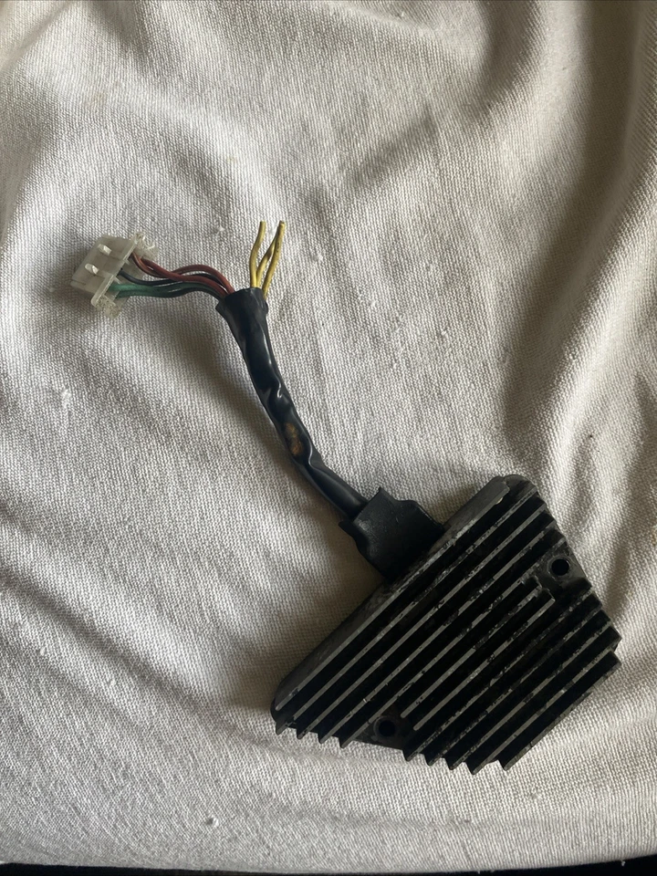 1983 Honda V65 Magna VF1100 Voltage Regulator Rectifier Used OEM - Image 2 of 3