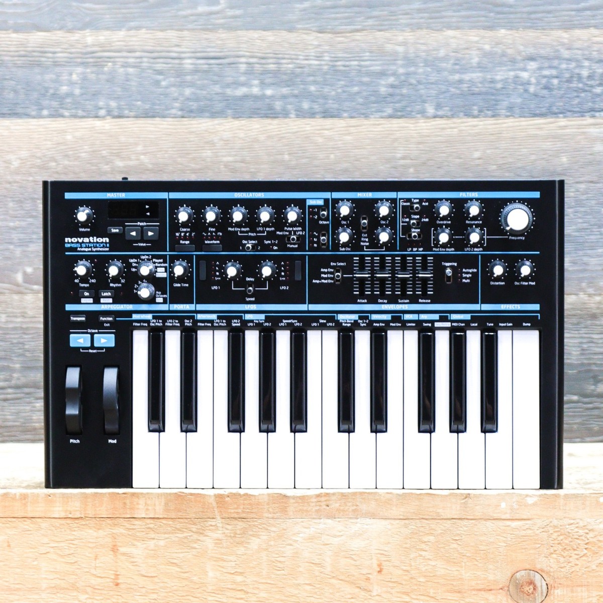 Novation Bass Station II Paraphonic Analogue Synthesizer 25-Note