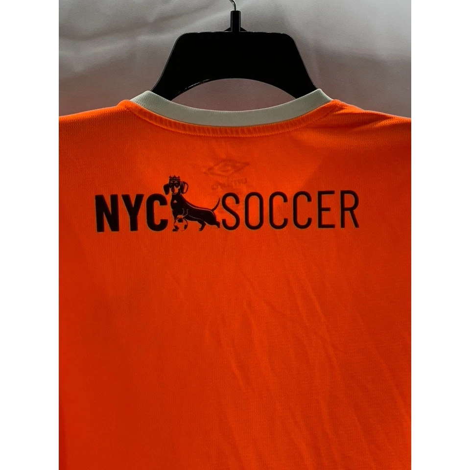 Camiseta de futebol UMBRO feminina laranja/branco personalizada gola redonda NYC manga curta tamanho M - Imagem 4 de 4