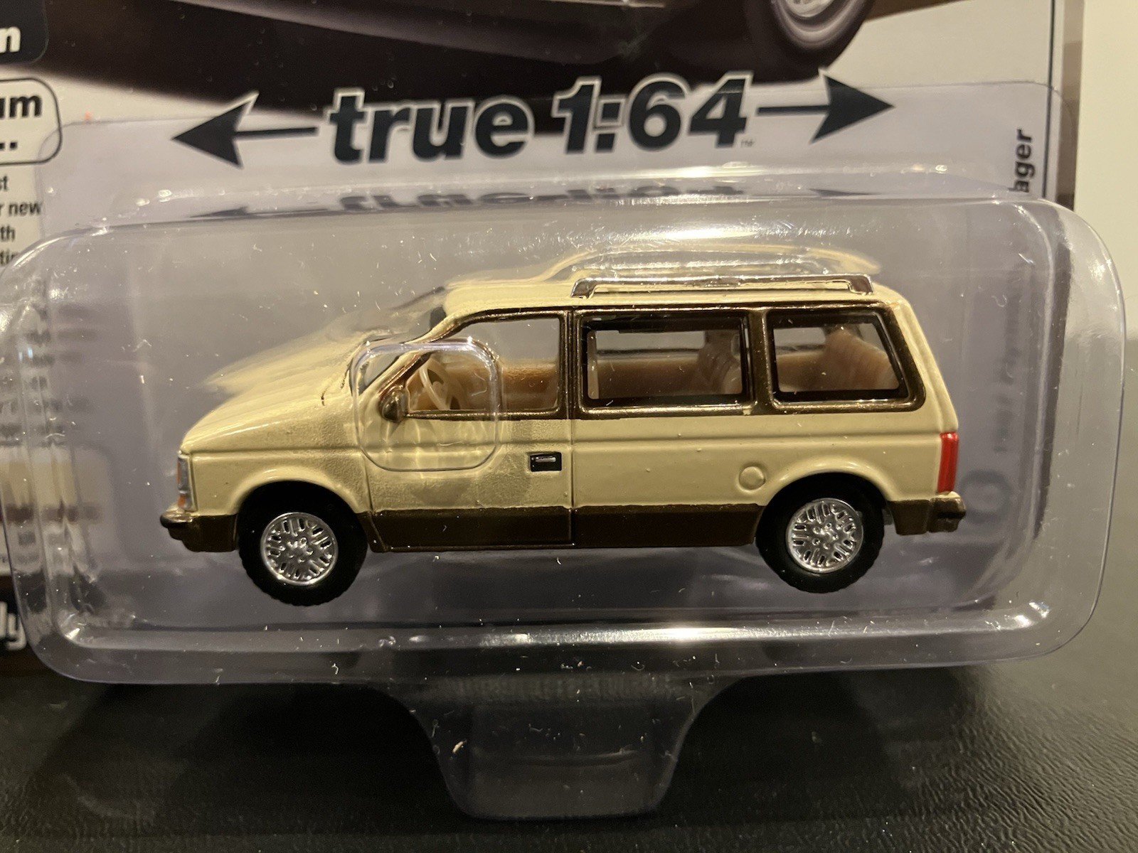 (2) Auto World 1987 Plymouth Voyager MiniVan Ice Blue / Lt Cream RARE thumbnail 3