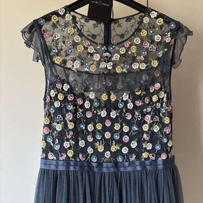 Langes Kleid, Gr. 40 aufwändige Paillettenstickerei (Blumen) Needle & Thread Neu