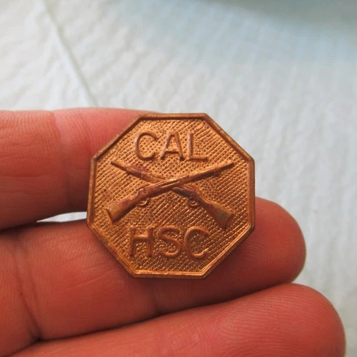 VINTAGE WW2 ? ERA US MILITARY TUNIC COLLAR DISC PIN US  CAL  HSC INFANTRY