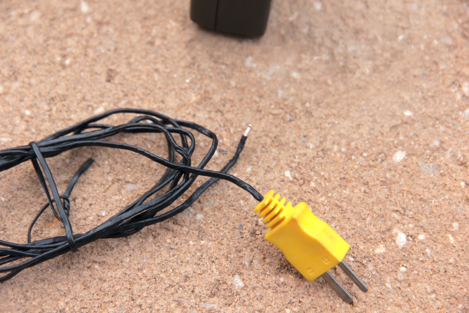 Thermometer, Fluke 80tk DMM thermocouple adapter, with typeK bead