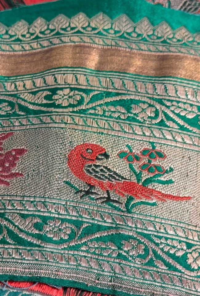 "Antigua cinta de brocado de seda dorada vintage con hilo de metal motivo de pavo real 5"" x 50""" Foto 3 de 4