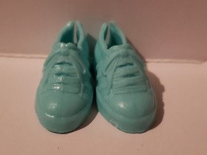 colored tennis shoes