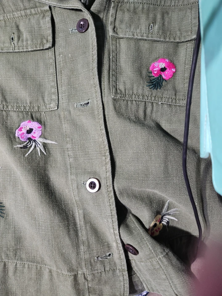 Chaqueta pequeña Buffalo David Britton para mujer X con flores bordadas Foto 4 de 4