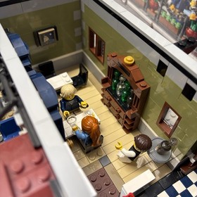 LEGO Creator Expert: Parisian Restaurant (10243) 100% Complete with Box 