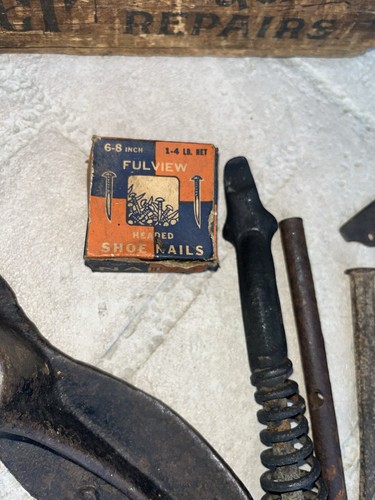 VINTAGE ECONOMY COBBLER ADVERTISING WOOD BOX W/ Tools - Picture 5 of 20