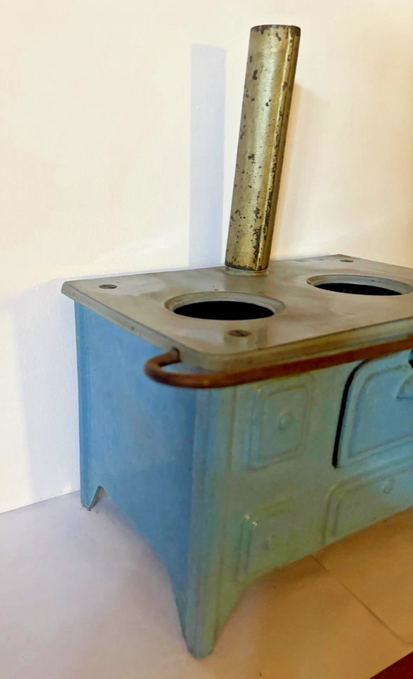 ANCIENNE CUISINIÈRE de poupée BABY BAUDIN EN FONTE ÉMAILLÉE AVEC USTENSILES   - Photo 4/4