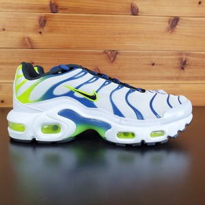 forest green air max plus