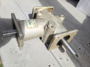 Andantex R3330 Right Angle Gearbox 1:1 Ratio 81lb-in 1.93HP@1500RPM USED