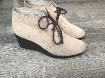 Crocs Womens Size 10 Beige Boots Suede Wedge Heel Ankle Booties 203419 W10