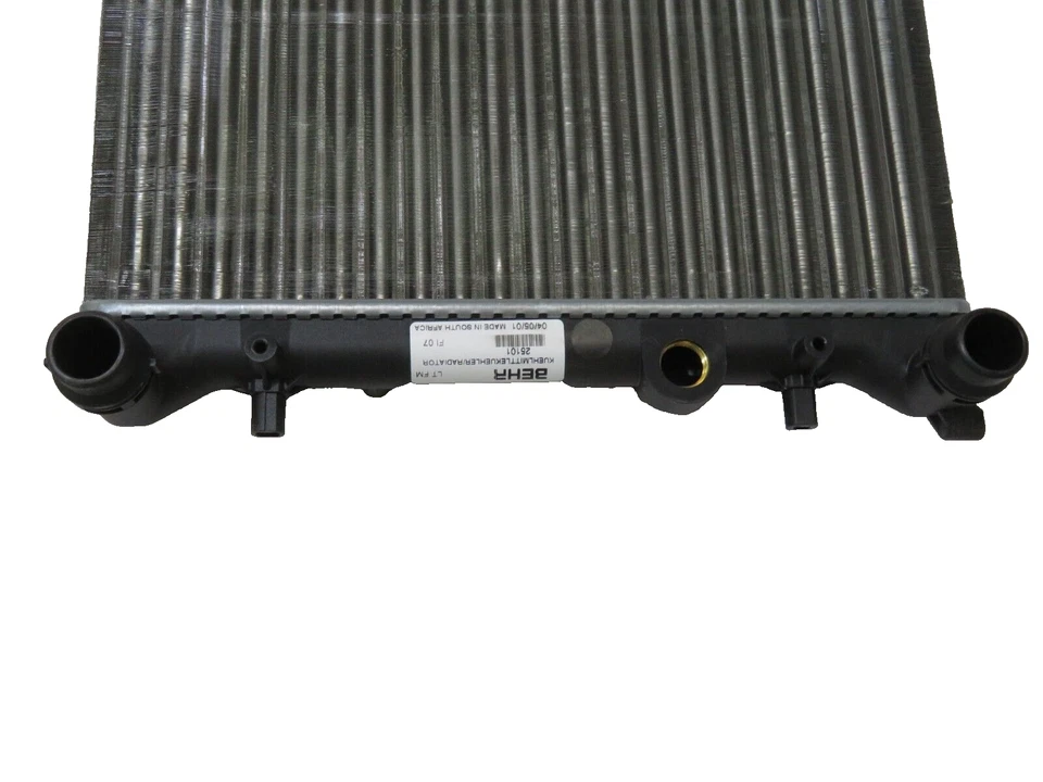 Conjunto de radiador para VW Golf y Jetta nuevo marca Behr 25101 Foto 3 de 4