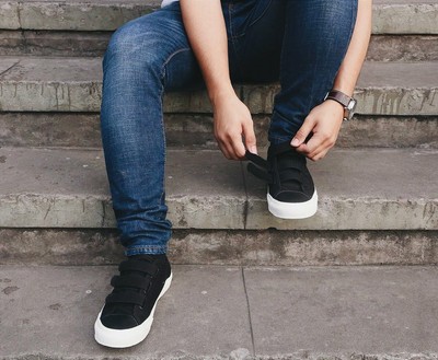 vans prison issue black