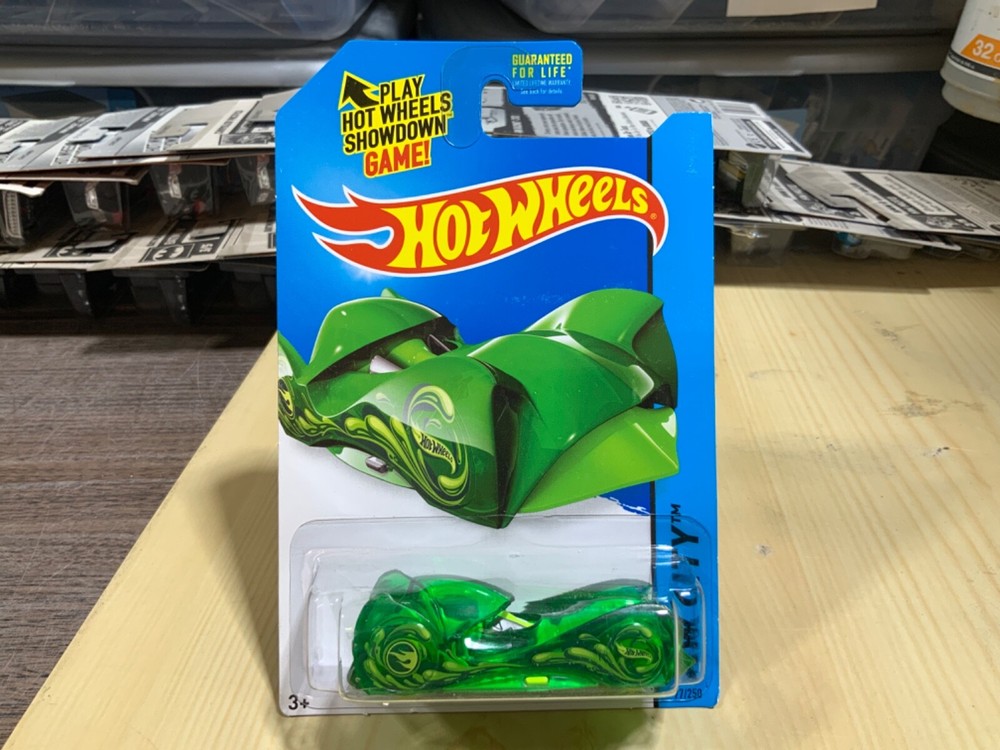 HOT WHEELS TREASURE HUNT CLOAK AND DAGGER