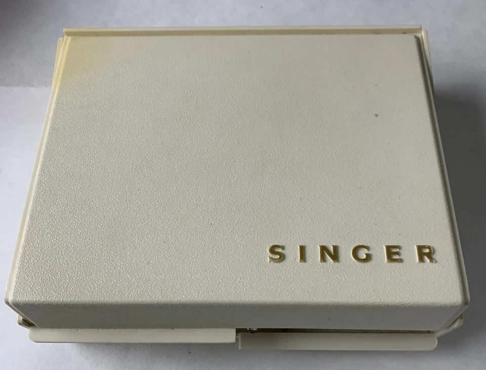 Antiga Máquina de Costura Singer Estojo de Ponto Flexível, Peças/Acessórios, Pés - Imagem 2 de 4
