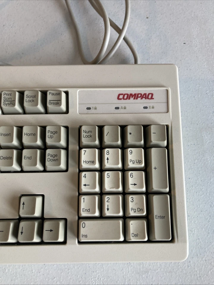 Vintage Compaq RT101 Mechanical Keyboard Wired P/S Connection Computer - Image 4 of 4