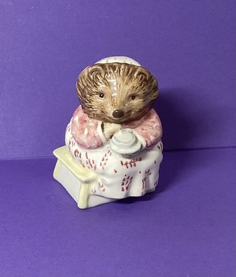 ROYAL ALBERT BEATRIX TÖPFERFIGUR - MRS TIGGY WINKLE NIMMT TEE 