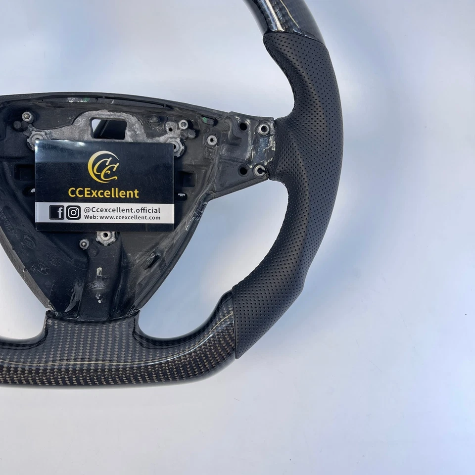 Volante de fibra de carbono personalizado a rayas negras para sedán Saab 9-3 2005-2011 Foto 4 de 4