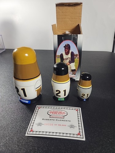 2004 Limited Edition Authentic Wood Roberto Clemente Nesting Dolls - Picture 5 of 7