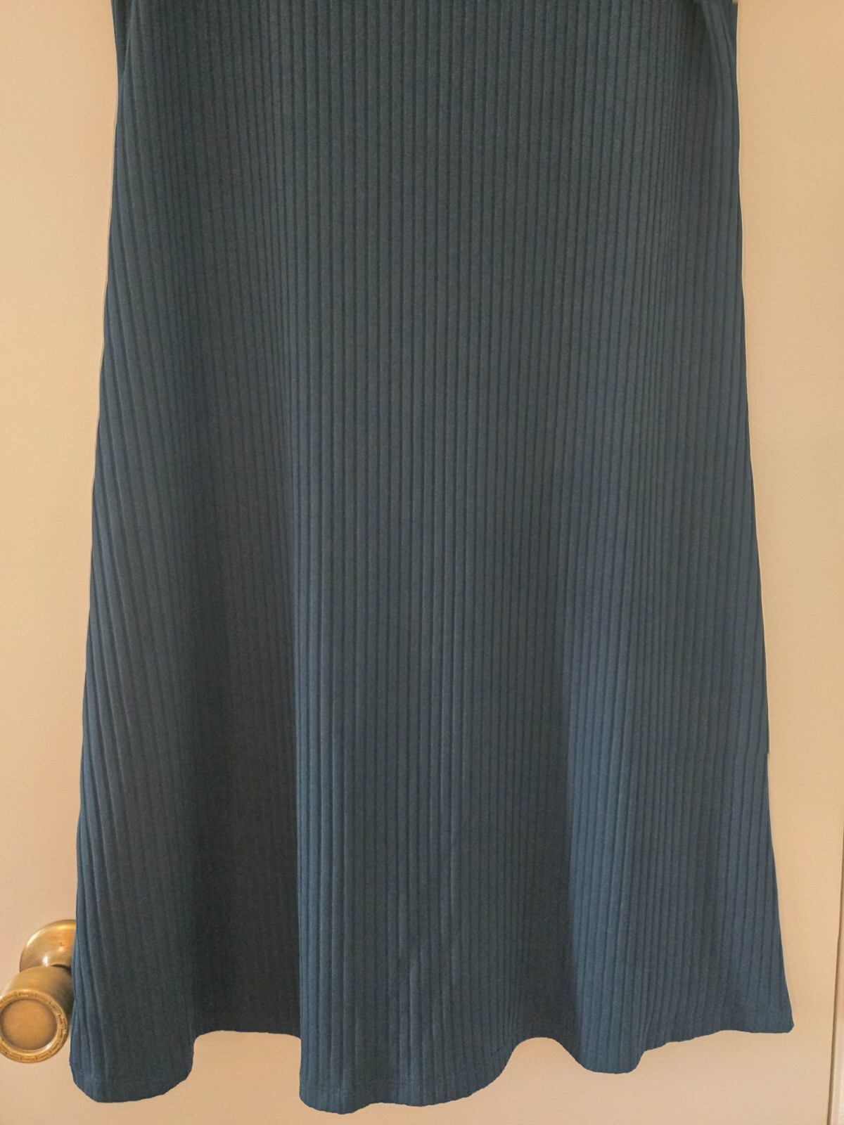 Ronni Nicole Basic Solid Dark Green Mid Size Shor… - image 12