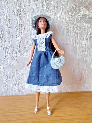 Bleu Robe Blanche Et Jaune Robe motif triangles bleu blanc rouge ceinture bleue
