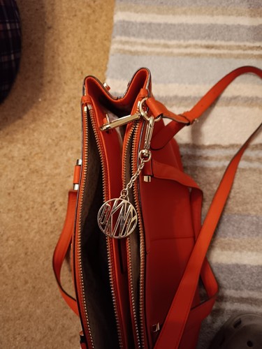 GENUINE DKNY SALMON COLOUR TOTE BAG WITH MANY POCKETS. - Picture 16 of 20