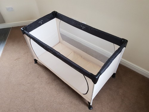 Hauck Dream N Play Travel Cot Playpen with Carry Bag - Picture 2 of 3