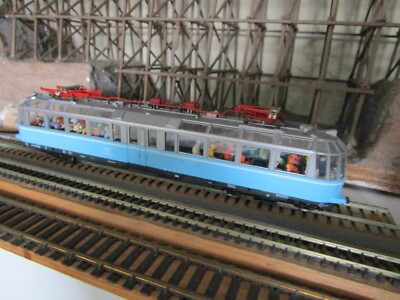 HO 1/87 Scale Roco  Glass Dome Observation Rail Car With Passengers MINT