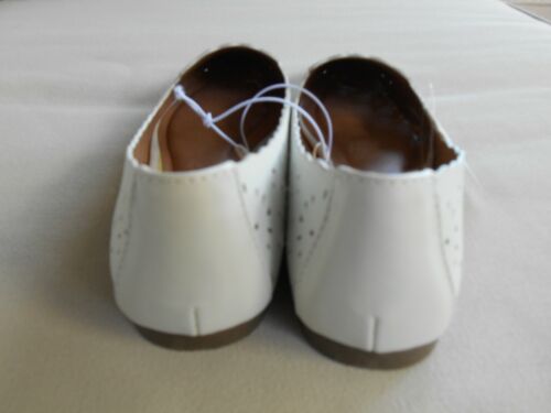 Union Bay NWT White Faux Leather Flat Shoes Womens 8 - Picture 2 of 5