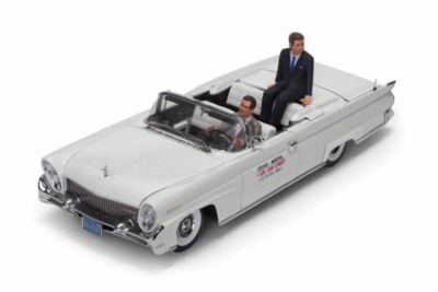 DIECAST 1958 LINCOLN CONTINENTAL MKIII OPEN CONVERTIBLE 1/18