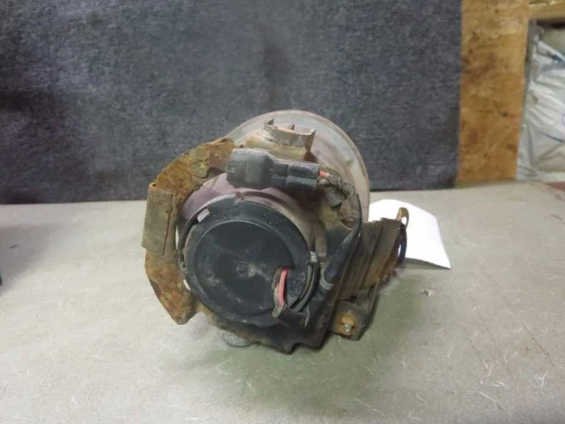 Luz antiniebla lateral derecha para pasajero Subaru Forester 2003-05 - montada en parachoques Foto 2 de 4