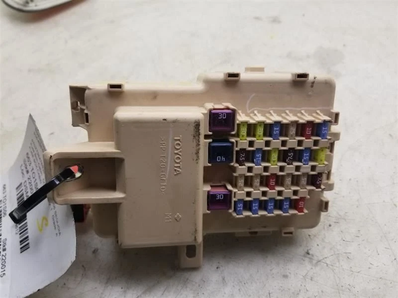 Toyota Sequoia 2006 cabina caja de fusibles Foto 3 de 4