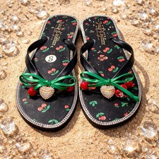 Juicy Couture 36/37 6.5-7.5 Cherry Flip Flops Rhinestone Heart Charm Sandals NEW